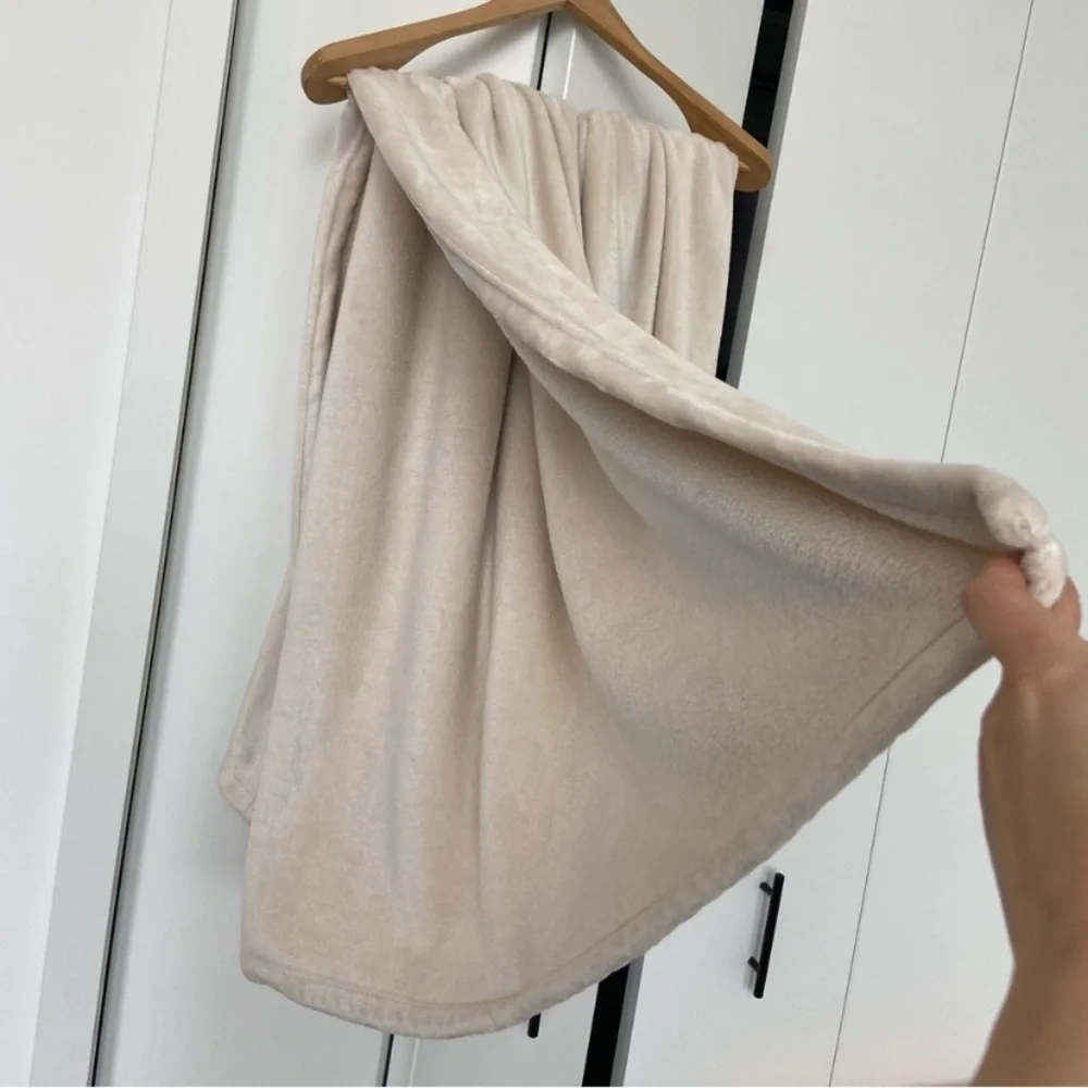 🍁Athleta Fleece Blanket “Double Cozy Karma” 54x70
